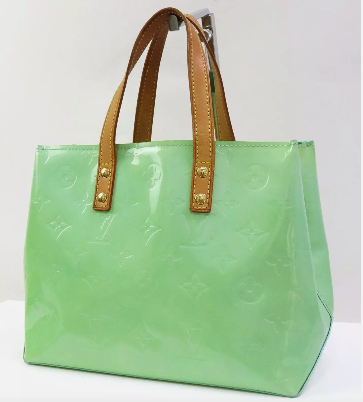 LOUIS VUITTON Peppermint Monogram Vernis Reade PM