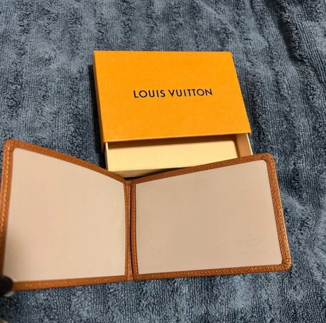 LOUIS VUITTON Taiga Leather card/ID holder