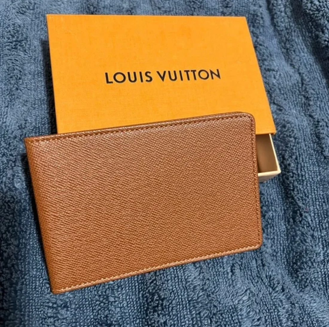 LOUIS VUITTON Taiga Leather card/ID holder