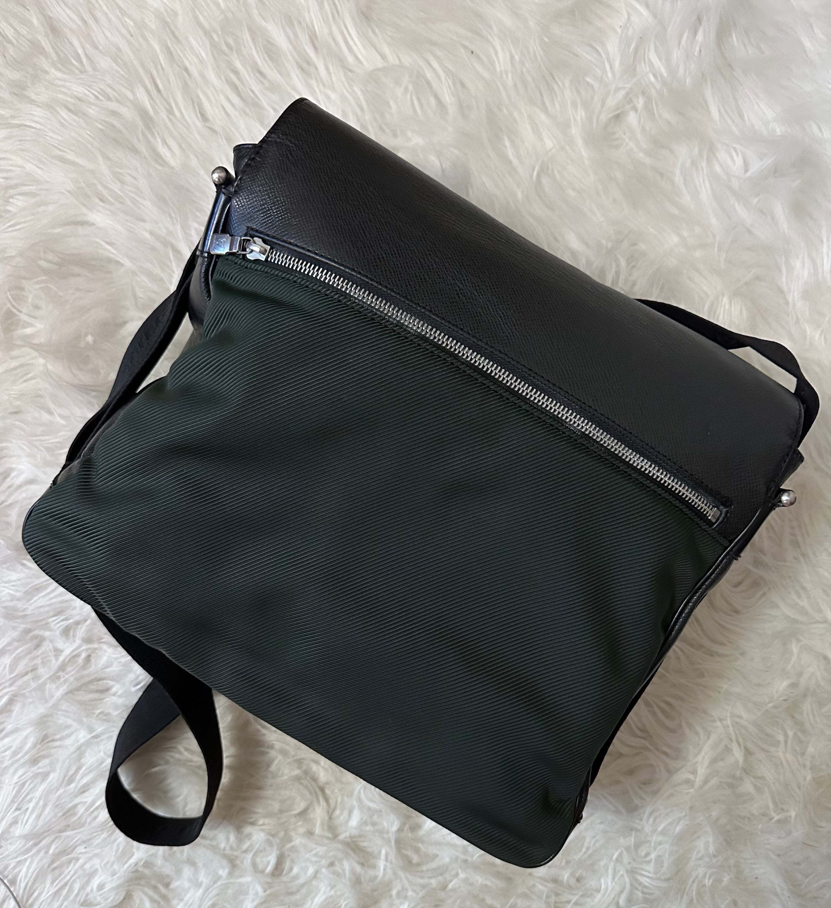 LOUIS VUITTON Black Messenger MM